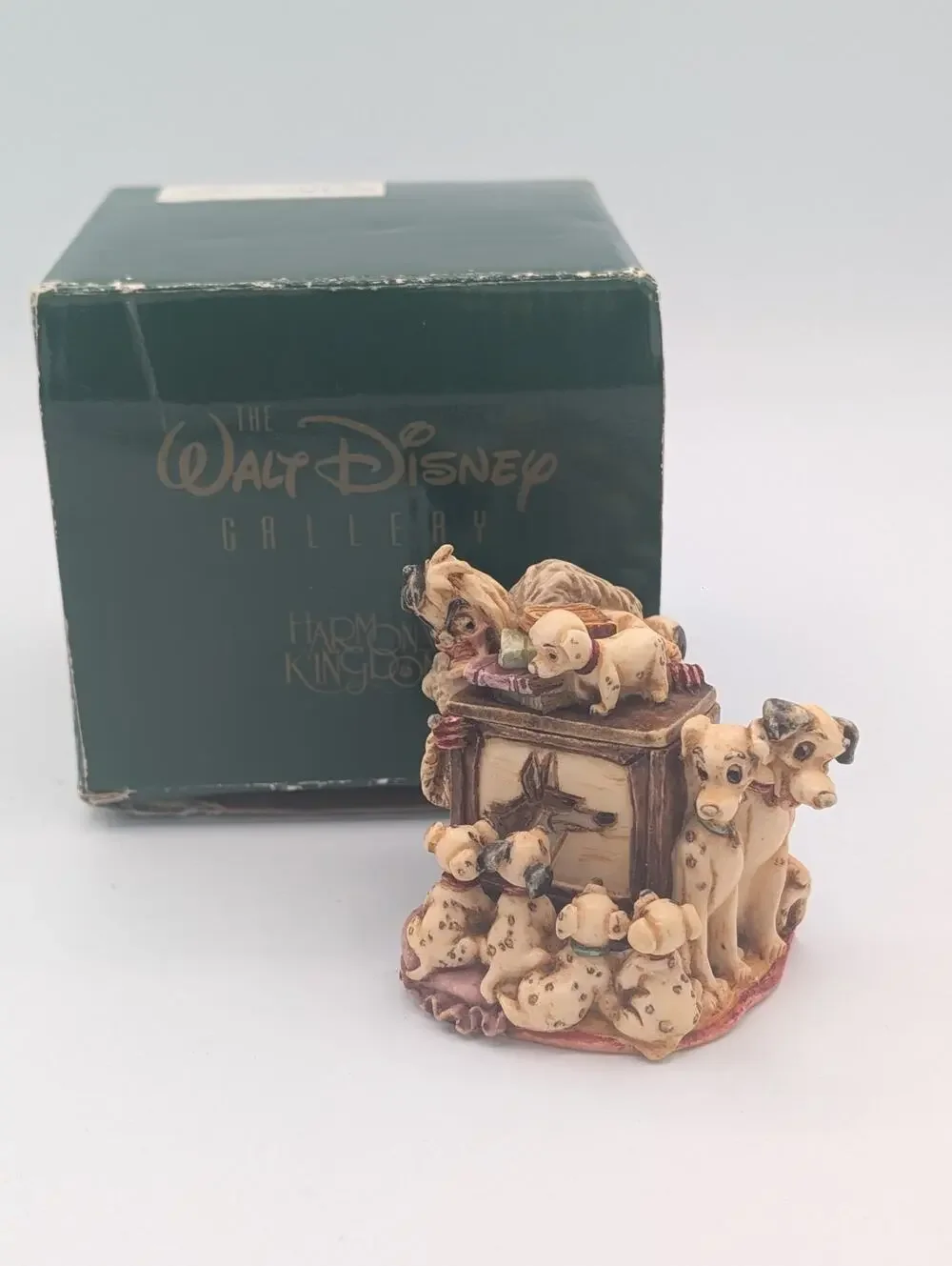 Walt Disney Store Gallery, Harmony Kingdom 101 DALMATIANS (WDWR101) 2001 Limited